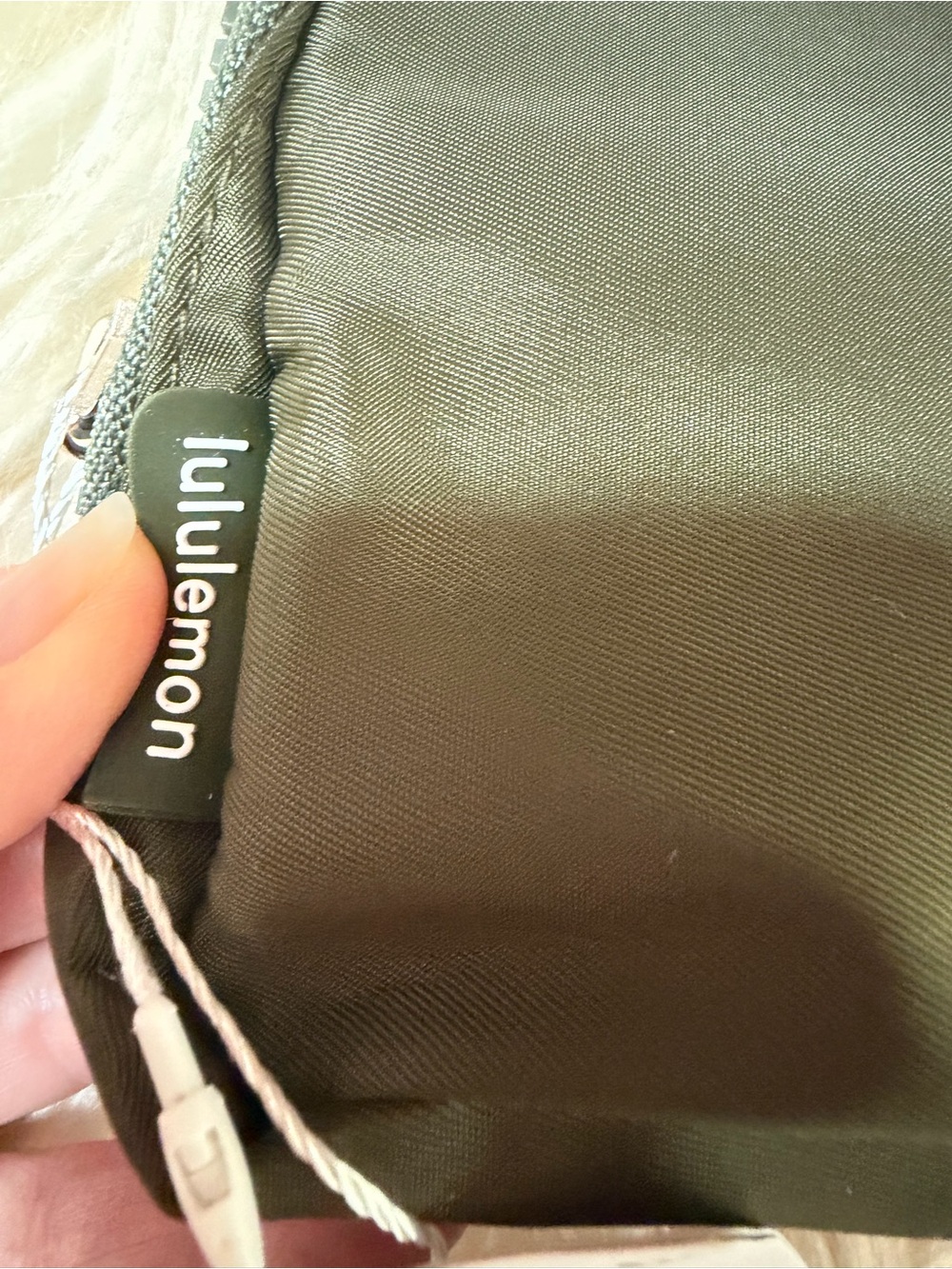Lululemon everywhere belt Bag new - Picture 4 of 6